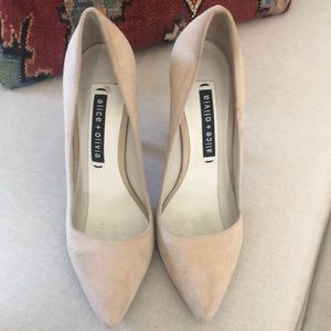 Alice + Olivia cream/beige pumps.